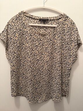 Banana Republic Beige and Black Spot Print Short Sleeve Top